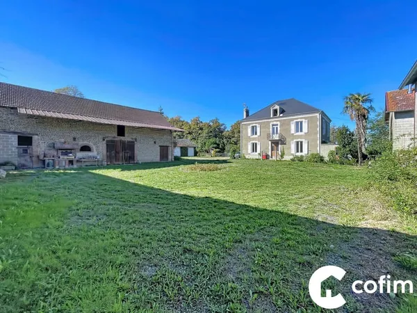 Corps de ferme GARLIN 7 pièces avec 10,4 hectares de terres et