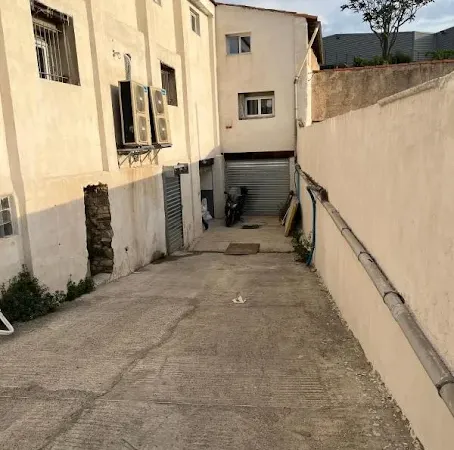 Local 1 pièce 750 m²
