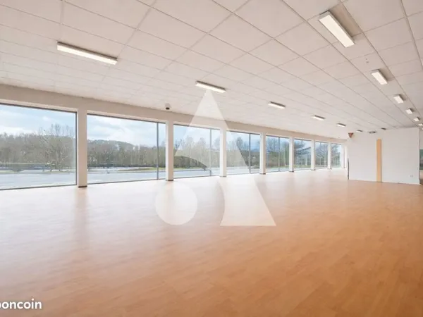 Local commercial 3428 m² LA BATIE NEUVE