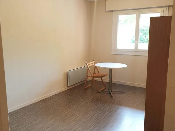 Studio - Cave et stationnement - Quartier CHU