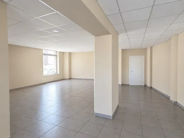 À LOUER - LOCAL COMMERCIAL DE 130 m² AVEC GRANDE CAVE