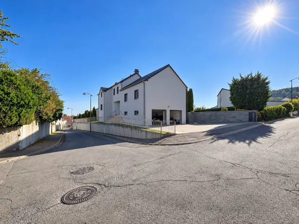MAISON D'ARCHITECTE DE 202m2 et DOUBLE GARAGE