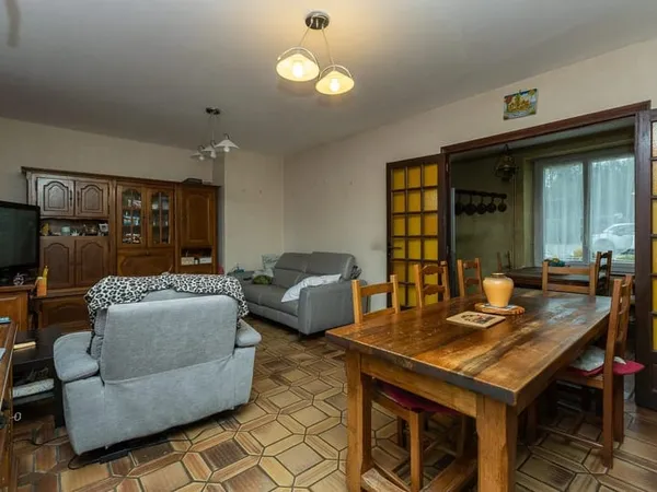 Maison pierre 4 chambres avec cour et caves