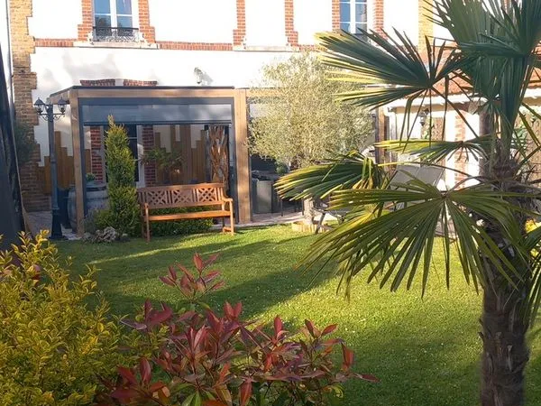 Maison de caractère de 200 m² - 6 chambres - jardin sans vis-à-vis - fort potentiel - pierry