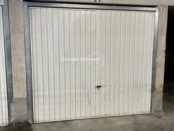 Parking/box 15 m² Salon-de-Provence