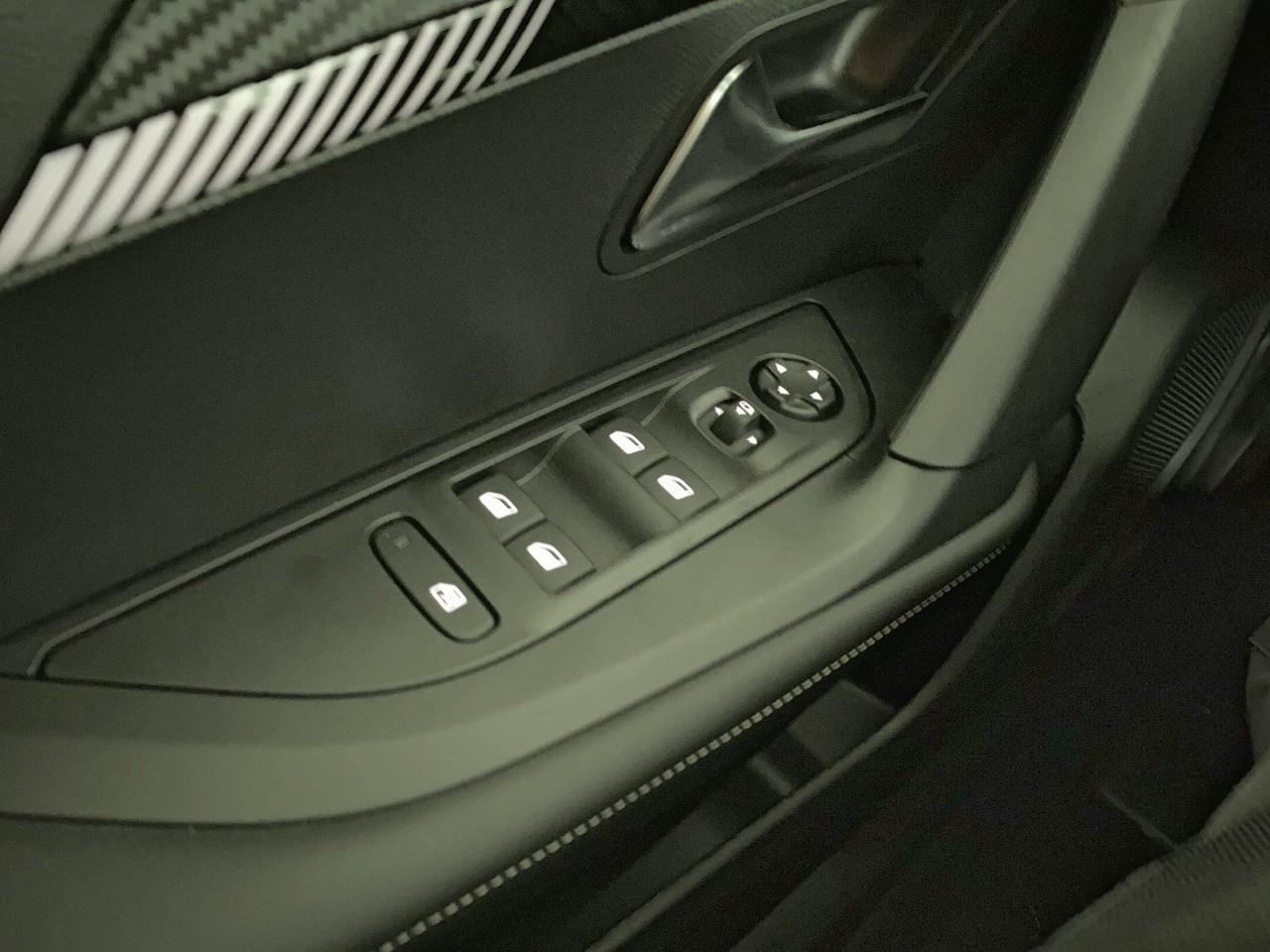 Peugeot 2008 hybrid 145 ch e-dcs6 allure — photo 20