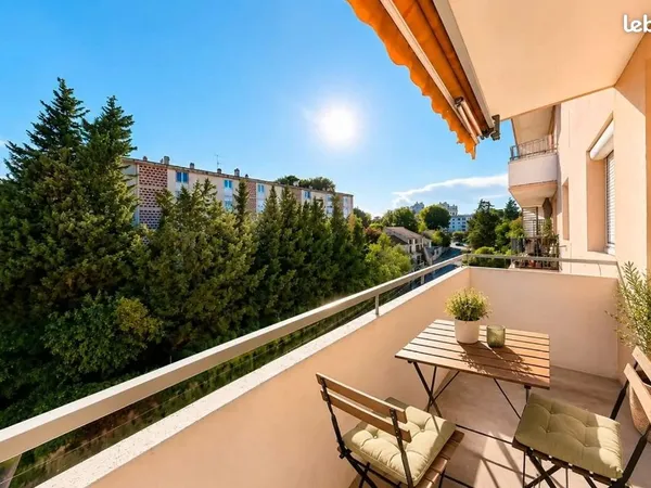 Appartement quartier Aiguerelles avec parking