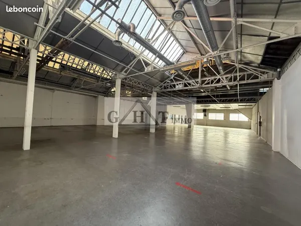 Local industriel 900 m²