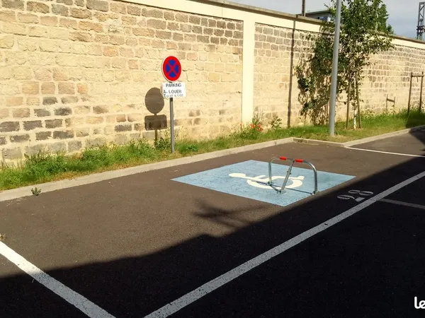 Parking PMR 23 m2 dans résidence sécurisée