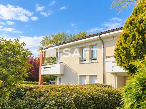 APPARTEMENT T3 DANS RESIDENCE PRIVEE AVEC PISCINE/GARDIEN/2 PLACES DE PARKING