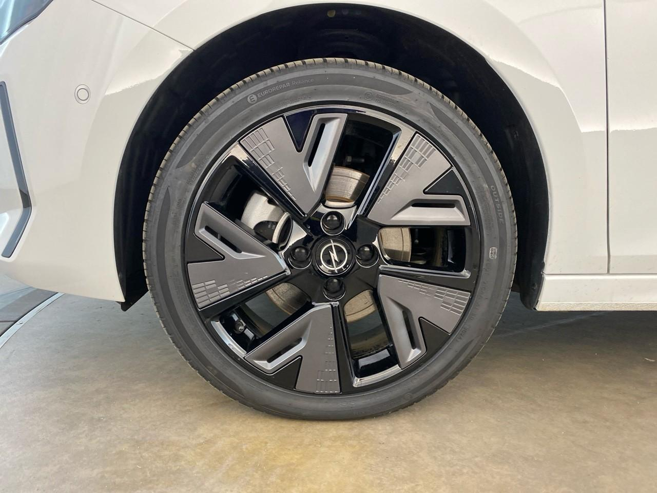 Opel Corsa gs electric 156 ch — photo 11