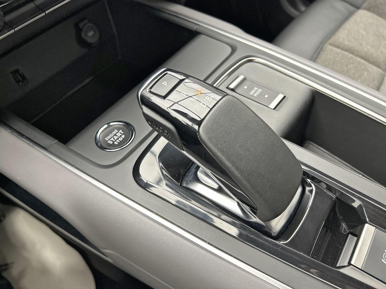 Peugeot 3008 hybrid 225 e-eat8 allure — photo 17