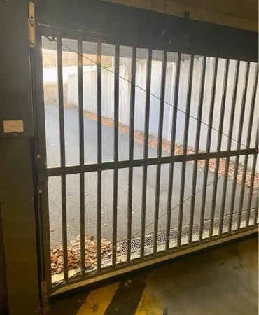 Je loue une place de parking dans garage sécurisé/quartier Mellinet