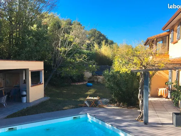 Maison 180 m2 proche commodités au calme