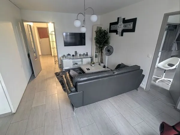 Chambre Colocation Chanteloup-les-Vignes 4p 9m² 350€