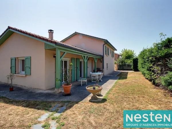 Maison familiale fonctionnelle jardin, garage et stationnements 69150 Décines Charpieu