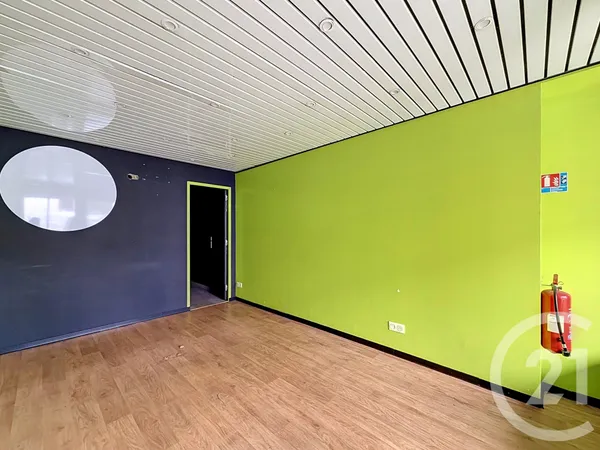 Local 2 pièces 75 m²
