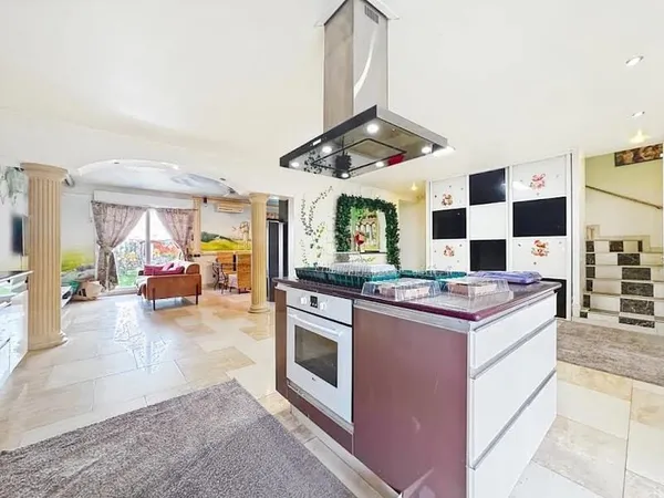 Maison 6 pièces 167 m²