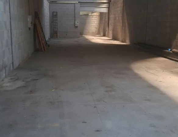 Loue local 180m2 plus mezzanine