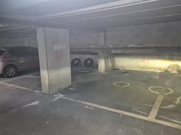 Place de parking sécurisée - Secteur Anatole Franc