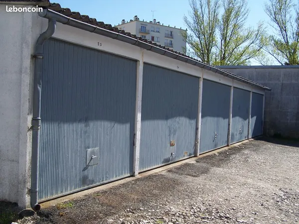 Grand garage de 17m2 A BLOIS