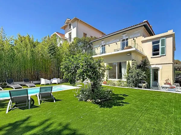 Villa 7 pièces 280 m²