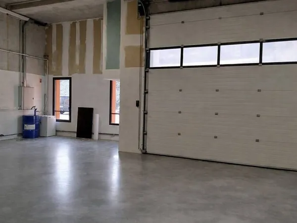 Local d'activité 200 m²