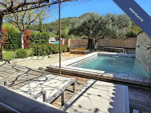 Propriété avec 2 habitations, piscine et dépendances