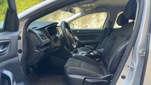 Renault Megane Estate 1.5 Blue dCi 115 - Business – 2018 – 160144 km – Diesel – Boîte Manuelle — photo 22