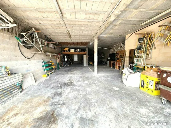 ENTREPOT - LOGISTIQUE 288 m² LE MUY