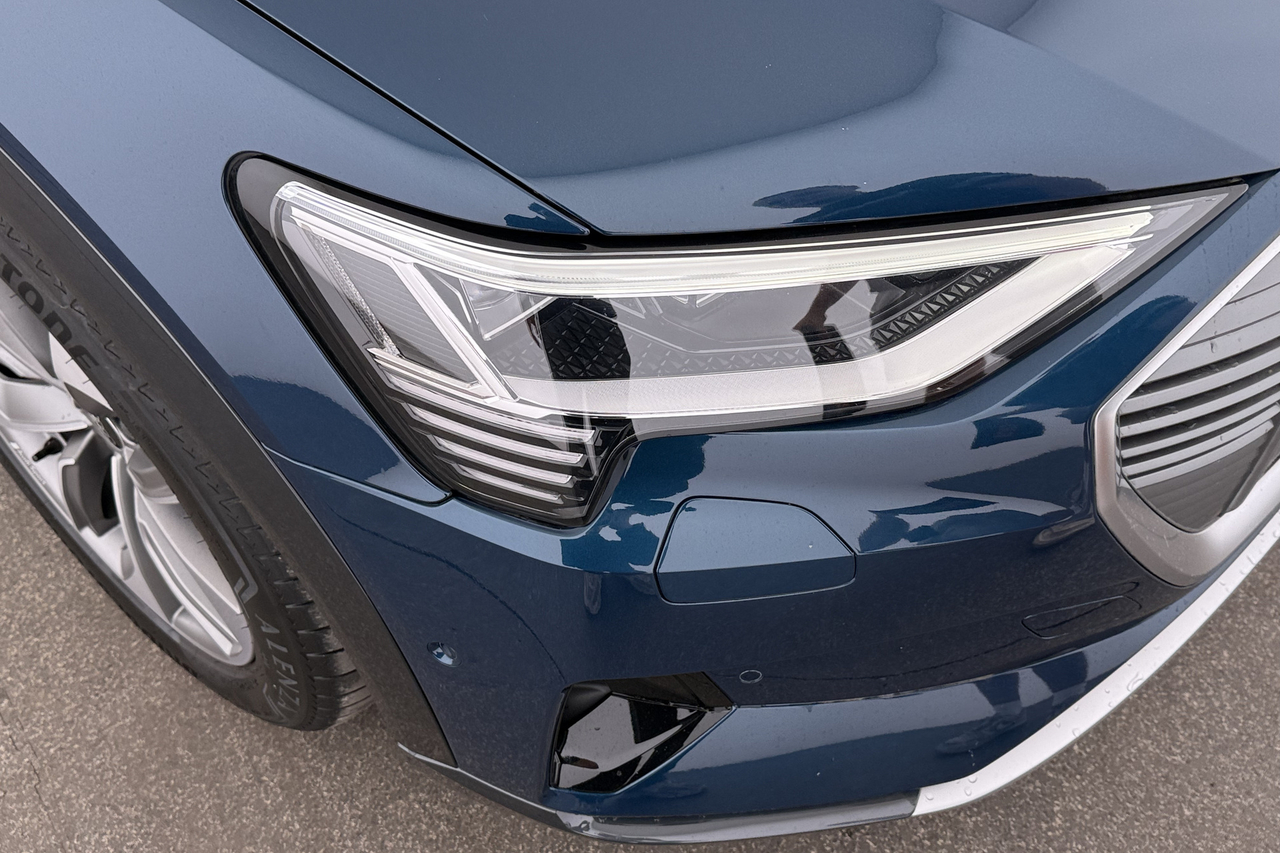 Audi e-tron — photo 11