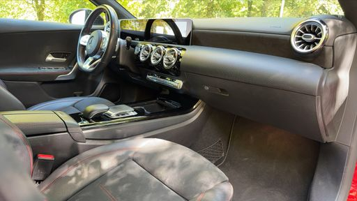Mercedes Classe A 200 163 7G-DCT - Amg Line Edition – 2018 – 102883 km – Essence – Boîte Automatique — photo 22
