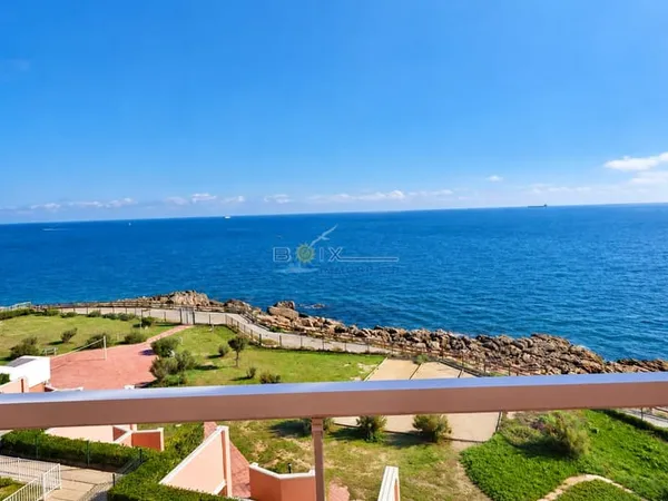 2 PIECES VUE MER ENTIEREMENT RENOVE AVEC PARKING PRIVATIF EN