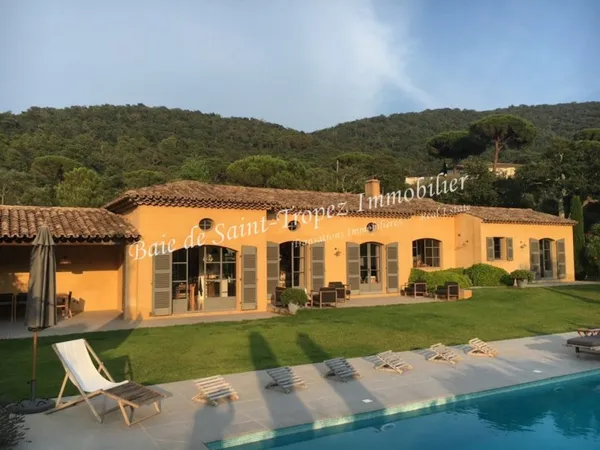 Trés belle villa au calme avec grande pisicne