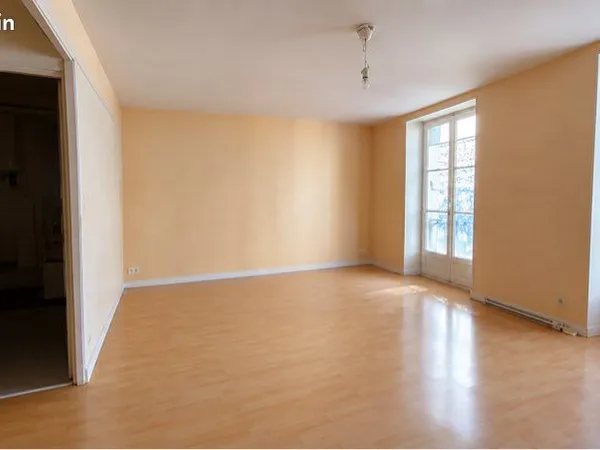 Studio 30 m² - Centre-ville Fontenay-le-Comte - Location nue