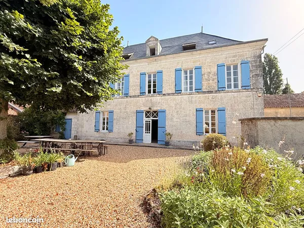 Propriété 10 pièces 221 m²