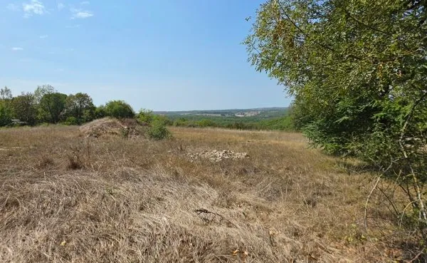 Terrain 4568 m²