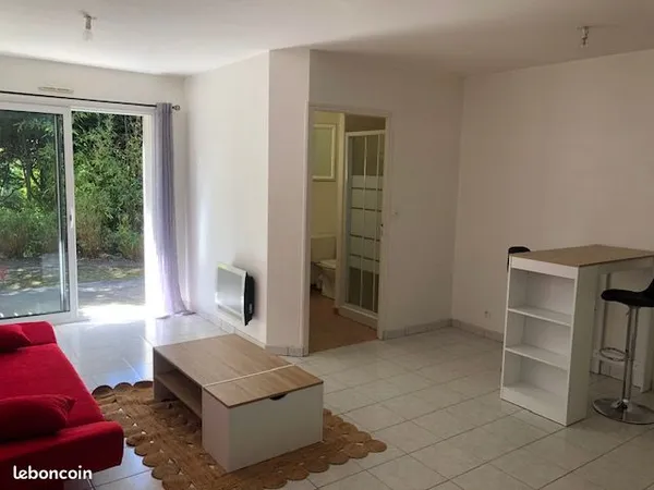 Angers - loue STUDIO N°4 - beau Studio 28 m2 avec petit jardin proche des FACs de Belle Beille