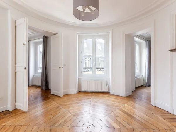 A VENDRE APPARTEMENT 2/3 PIECES AU CALME - CONDORCET / MARTYRS