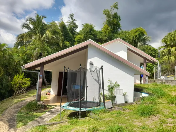 MAISON F4 sur 912 m² de terrain STE CLOTILDE