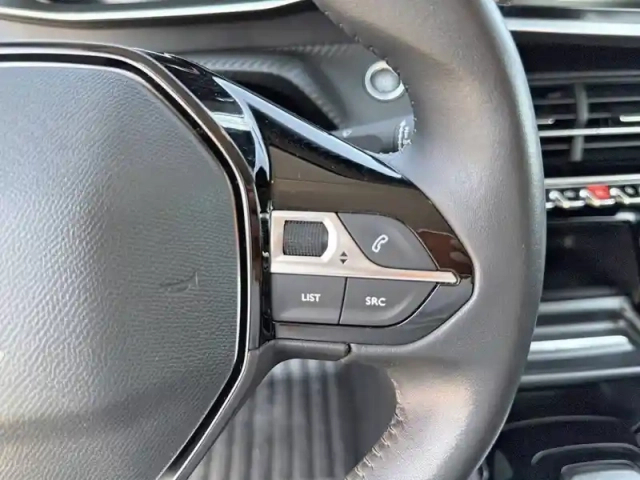 Peugeot 208 electrique 50 kwh 136ch — photo 26