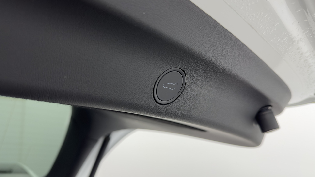 Tesla MODEL Y Standard RWD — photo 33