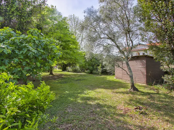 Terrain 600 m²