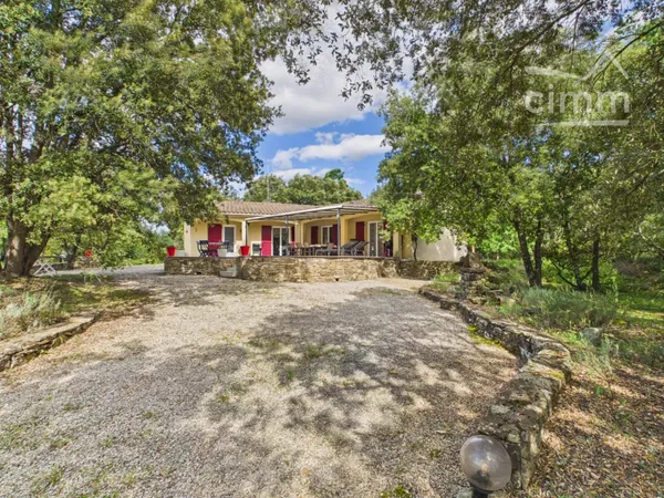 Ensemble immobilier sur deux hectares