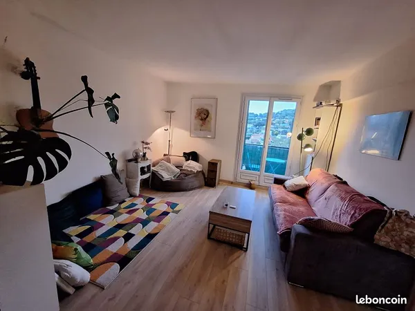 2 pièces 42 m² avec balcon vue collines et parking privé