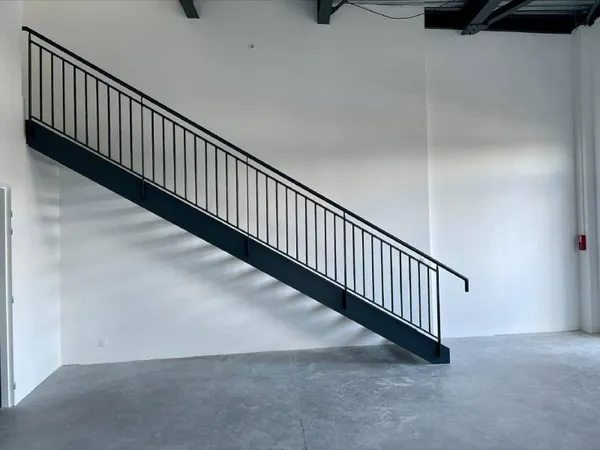 Local d'activité 848 m²