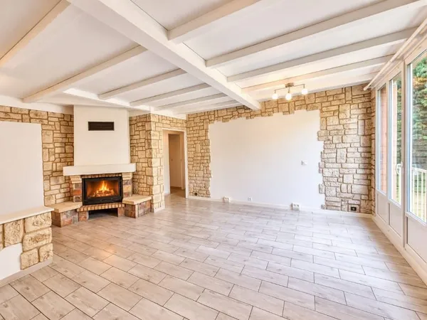 Coubron Appartement 3 pièces de 70 m2 avec fort potentiel