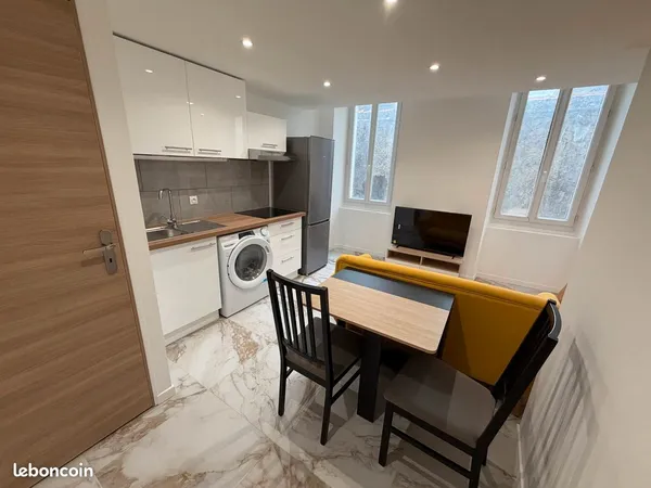 T2 Duplex entièrement refait à neuf et meublé - Salon-de-Provence