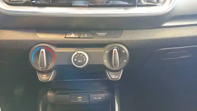 Kia Stonic 1.0 t-gdi 100 ch bvm6 — photo 16
