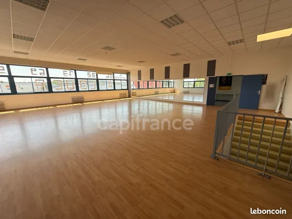 Local commercial 310 m²